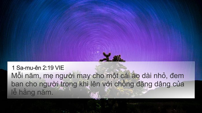 1 Sa-mu-ên 2:19 VIE 4K Wallpaper - Mỗi năm, mẹ người may cho một cái áo - 4K Wallpaper Bible Verse