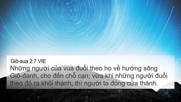 Giô-sua 2:7 VIE 4K Wallpaper - Những người của vua đuổi theo họ về - 4K Wallpaper Bible Verse