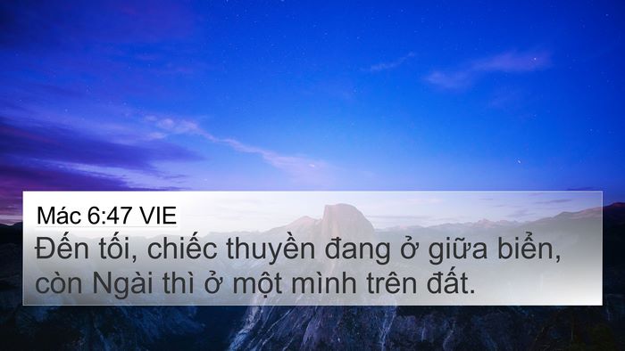 Mác 6:47 VIE 4K Wallpaper - Đến tối, chiếc thuyền đang ở giữa - 4K Wallpaper Bible Verse