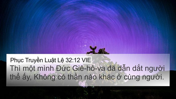 Phục Truyền Luật Lệ 32:12 VIE 4K Wallpaper - Thì một mình Đức Giê-hô-va đã dẫn - 4K Wallpaper Bible Verse