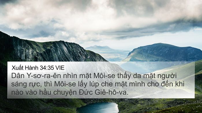 Xuất Hành 34:35 VIE 4K Wallpaper - Dân Y-sơ-ra-ên nhìn mặt Môi-se thấy da - 4K Wallpaper Bible Verse