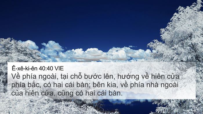 Ê-xê-ki-ên 40:40 VIE Bible Verse Image