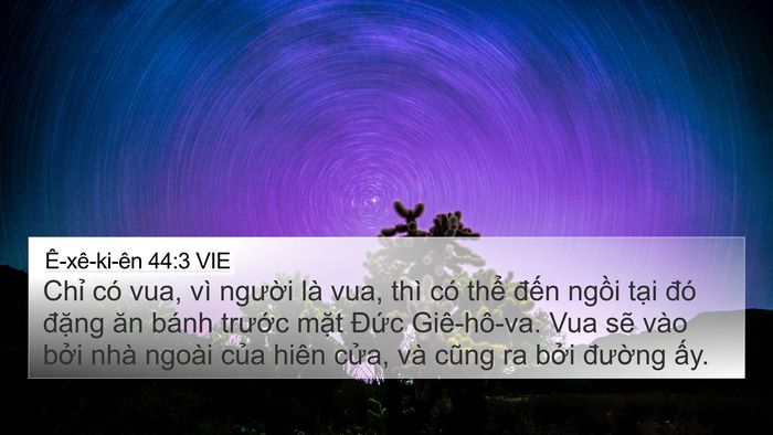 Ê-xê-ki-ên 44:3 VIE Bible Verse Image