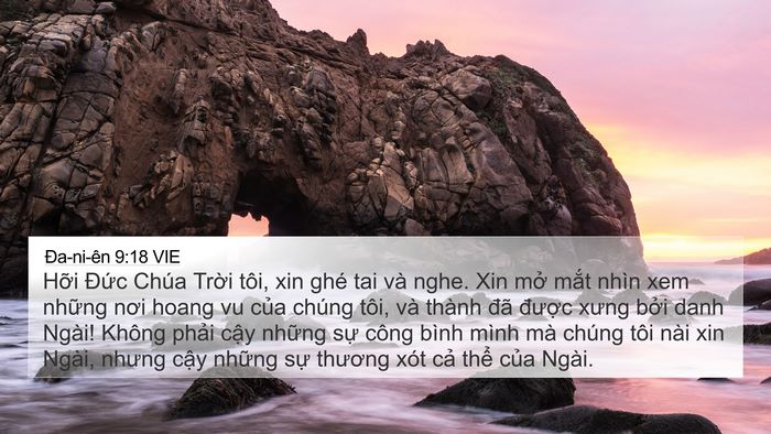 Ða-ni-ên 9:18 VIE Bible Verse Image