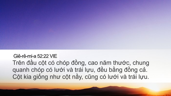 Giê-rê-mi-a 52:22 VIE Desktop Wallpaper - Trên đầu cột có chóp đồng, cao năm - Desktop Bible Verse Wallpaper