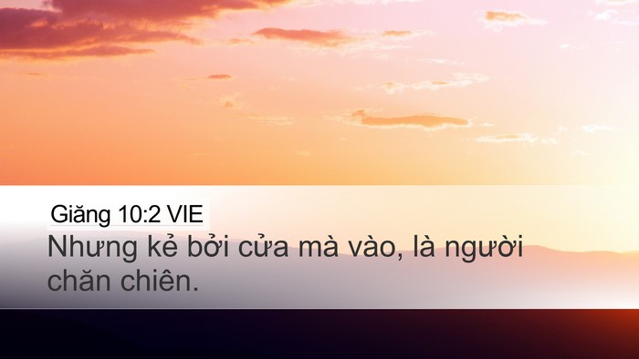 Giăng 10:2 VIE Desktop Wallpaper - Nhưng kẻ bởi cửa mà vào, là người - Desktop Bible Verse Wallpaper
