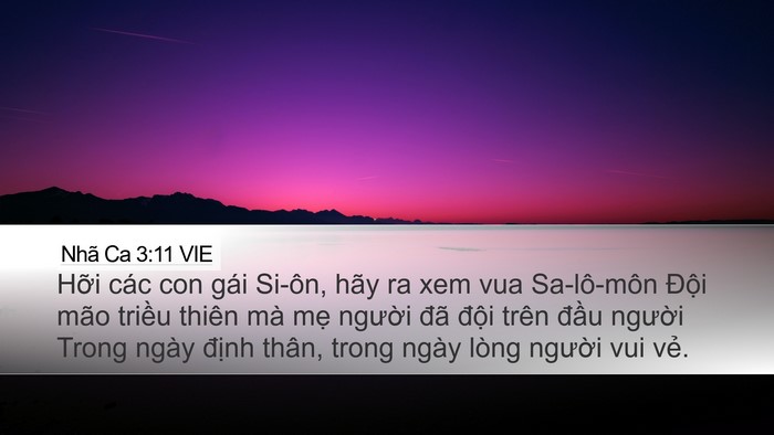 Nhã Ca 3:11 VIE Desktop Wallpaper - Hỡi các con gái Si-ôn, hãy ra xem vua - Desktop Bible Verse Wallpaper