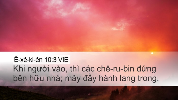 Ê-xê-ki-ên 10:3 VIE Bible Verse Image