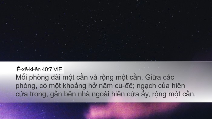 Ê-xê-ki-ên 40:7 VIE Bible Verse Image