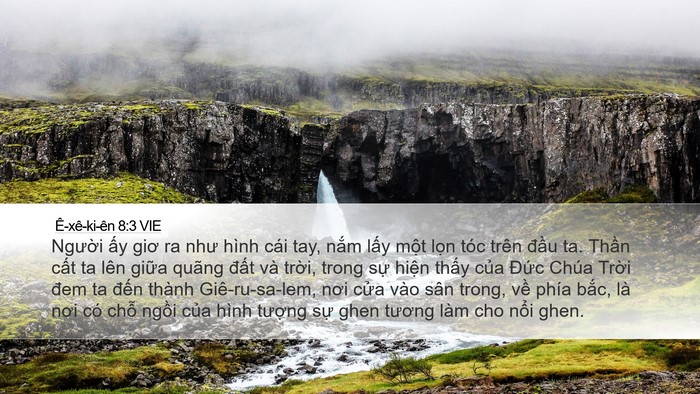 Ê-xê-ki-ên 8:3 VIE Bible Verse Image
