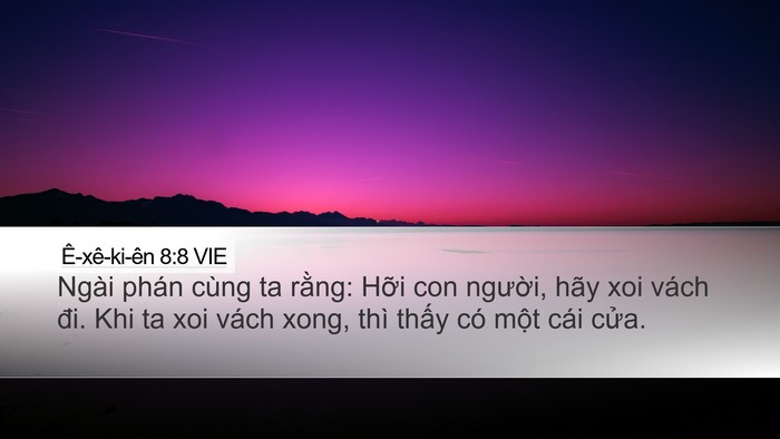 Ê-xê-ki-ên 8:8 VIE Bible Verse Image