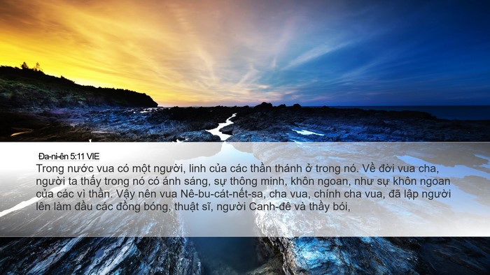 Ða-ni-ên 5:11 VIE Bible Verse Image