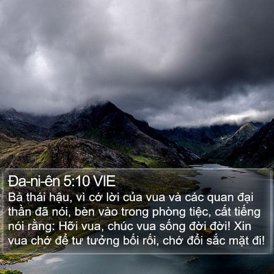Ða-ni-ên 5:10 VIE Bible Verse Image