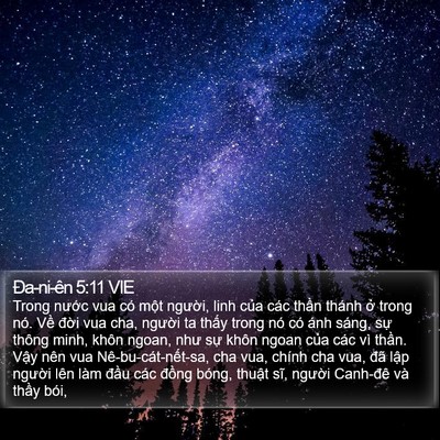 Ða-ni-ên 5:11 VIE Bible Verse Image