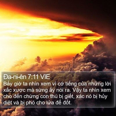 Ða-ni-ên 7:11 VIE Bible Verse Image