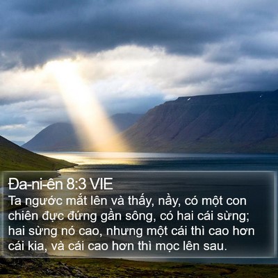 Ða-ni-ên 8:3 VIE Bible Verse Image