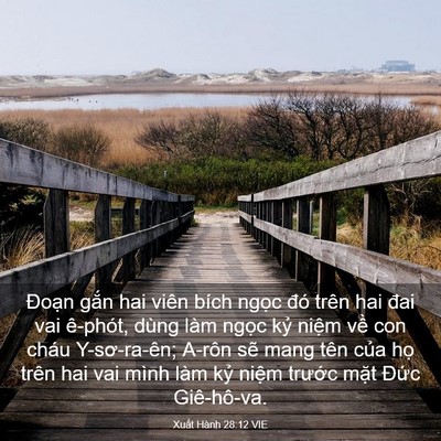 Picture 03 - Xuất Hành 28:12 VIE - Đoạn gắn hai viên bích ngọc đó trên - Bible Verse Picture