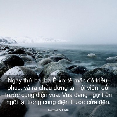 Picture 03 - Ê-xơ-tê 5:1 VIE - Ngày thứ ba, bà Ê-xơ-tê mặc đồ - Bible Verse Picture