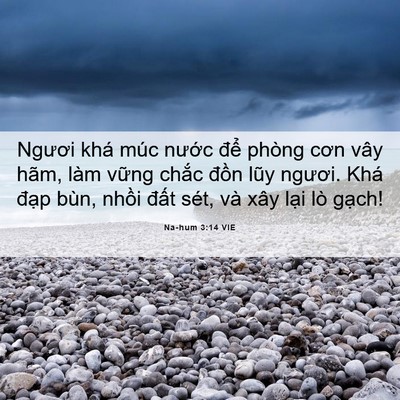 Picture 06 - Na-hum 3:14 VIE - Ngươi khá múc nước để phòng cơn vây - Bible Verse Picture