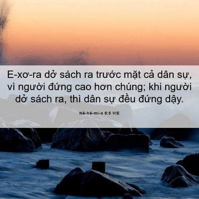 Picture 06 - Nê-hê-mi-a 8:5 VIE - E-xơ-ra dở sách ra trước mặt cả dân - Bible Verse Picture
