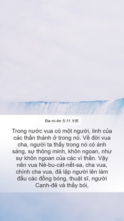 Ða-ni-ên 5:11 VIE Bible Verse Image